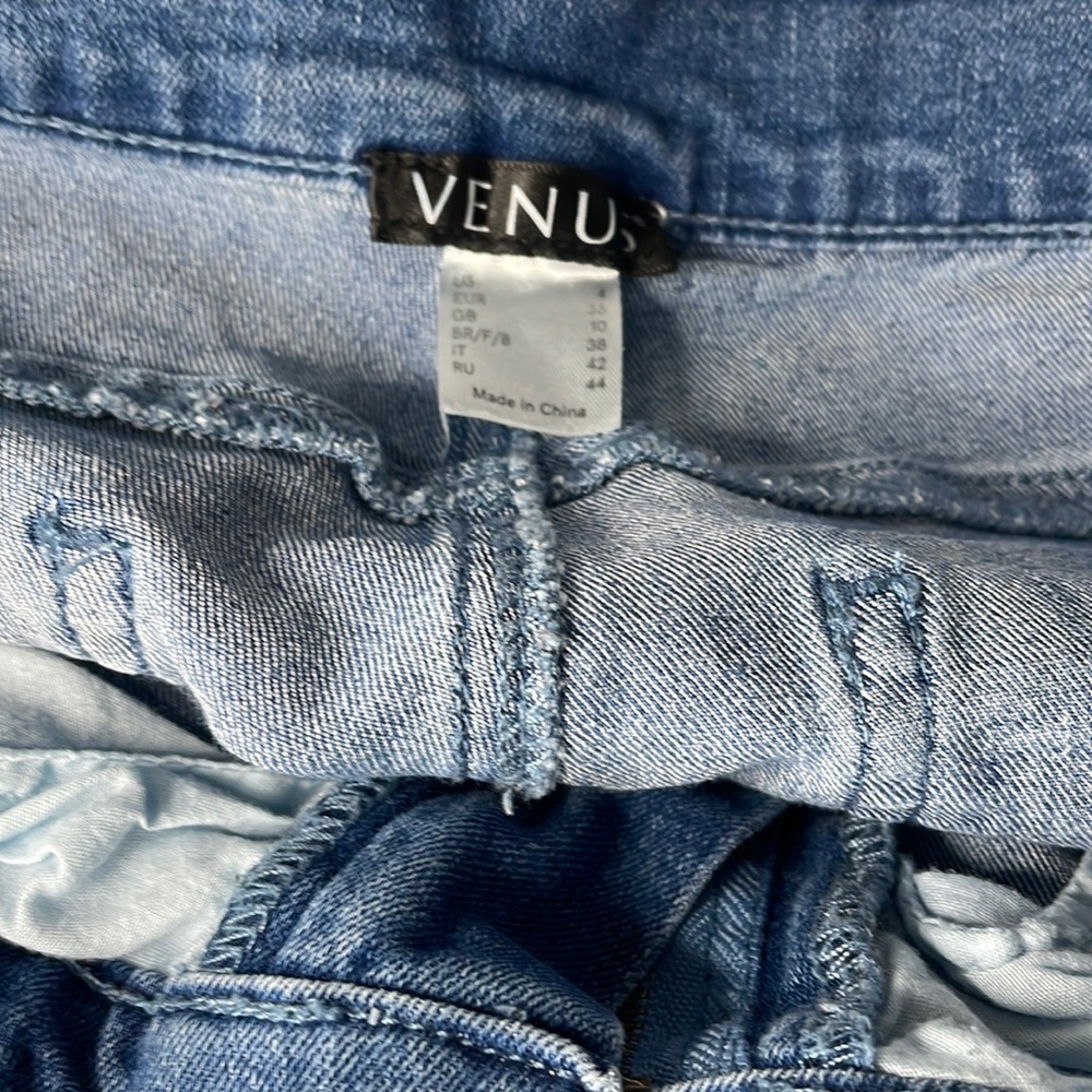 Women’s Venus Size 4 Animal Print Lined Jeans